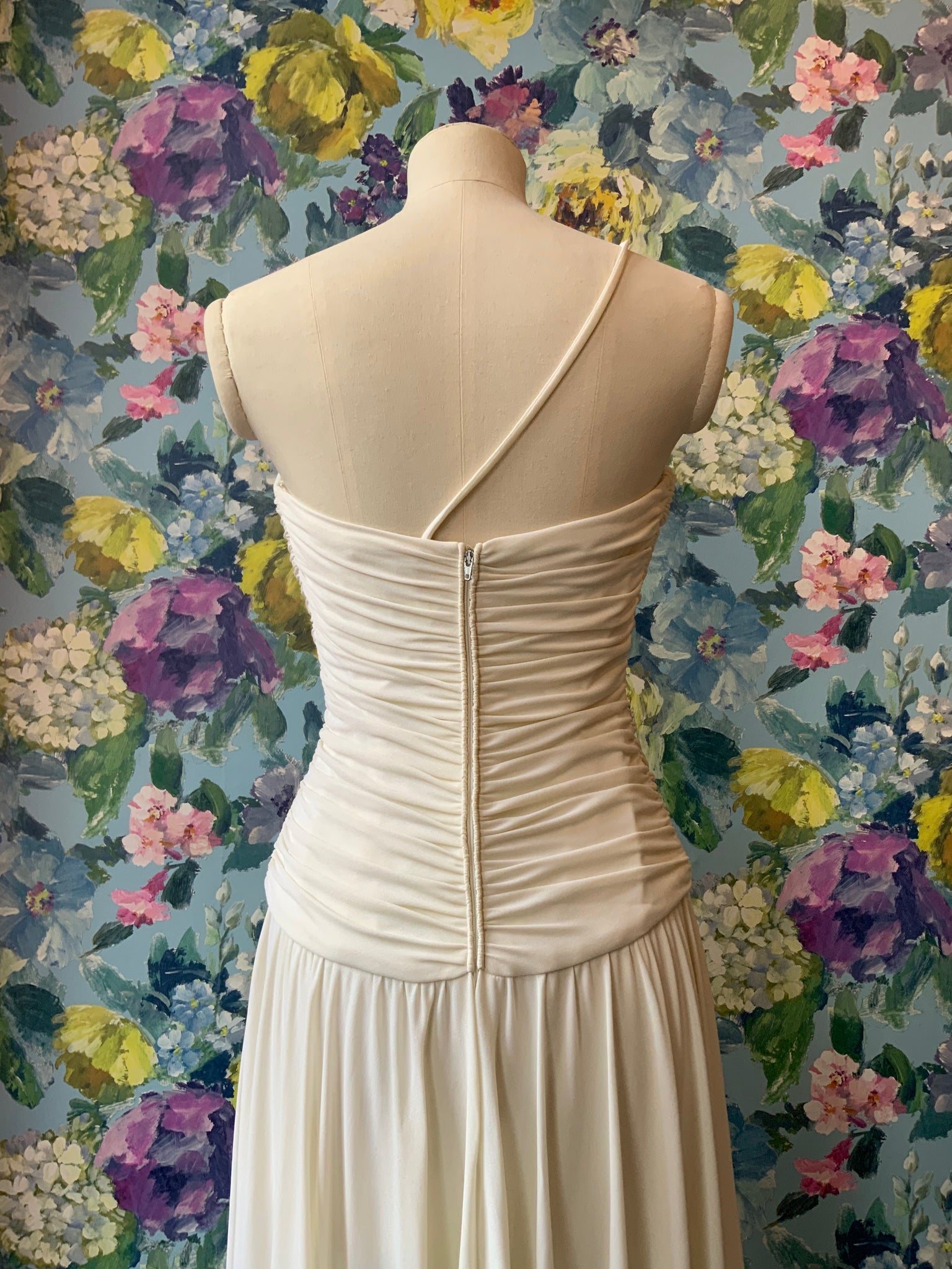 Frank Usher White Jersey Gown – DRESS Bridport Frank Usher White Jersey Gown – DRESS Bridport
