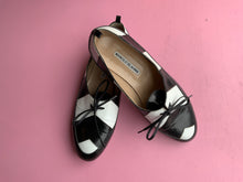 Load image into Gallery viewer, Black &amp; White Manolo Blahnik’s