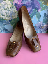 Load image into Gallery viewer, Brown Leather Court Shoes