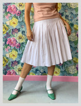 Load image into Gallery viewer, Prada White Pleated Skirt